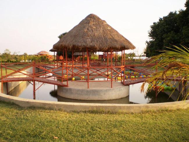 Aum Health Resort 바도다라 외부 사진